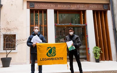 LEGAMBIENTE OGGI A PALAZZO FERRO FINI PER METTERE SOTTO L’ALBERO DEI CONSIGLIERI IL DOSSIER COMUNI RICICLONI 2020